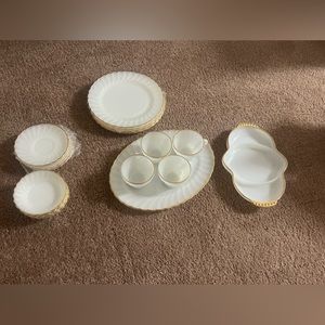 18 piece Anchor Hocking dish set